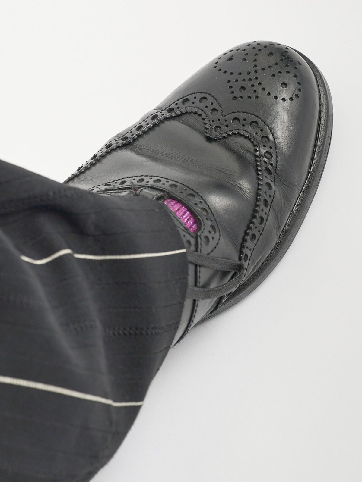 ユニクロダウン 足元は革靴できれいめに。寄り