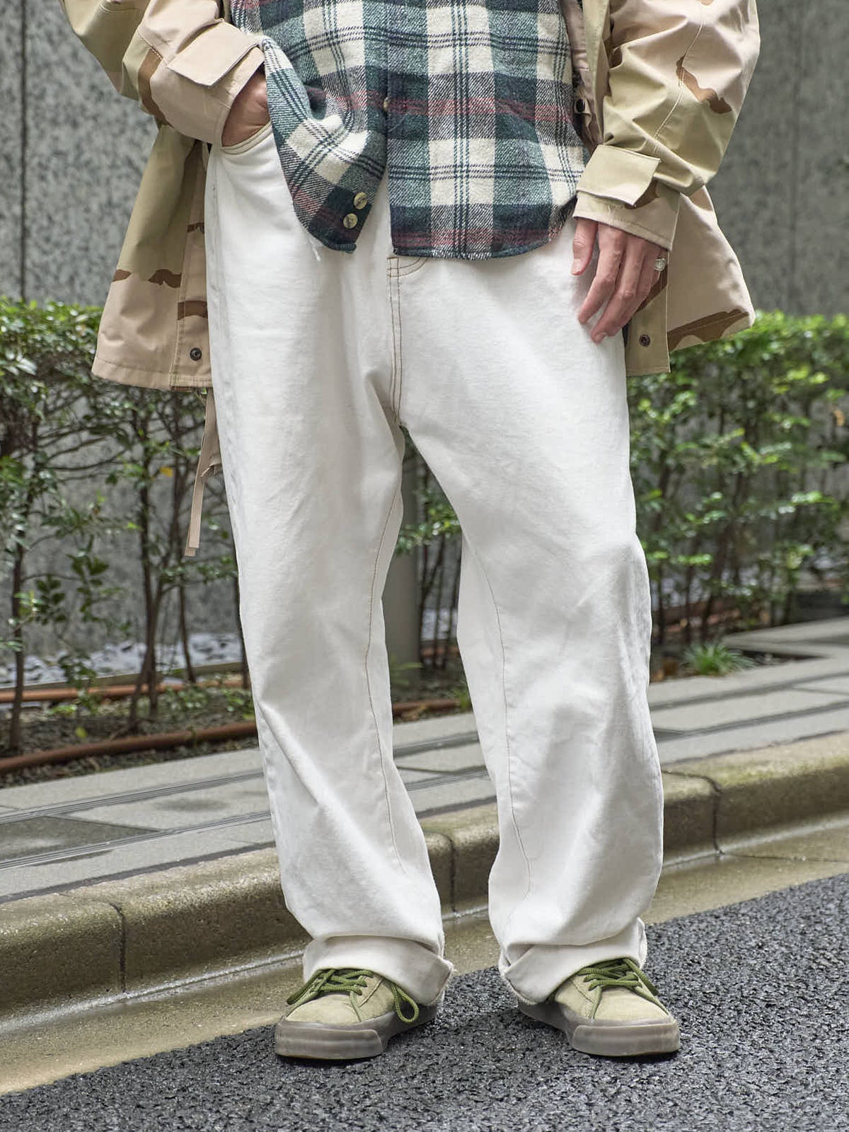 古着の白パンツ