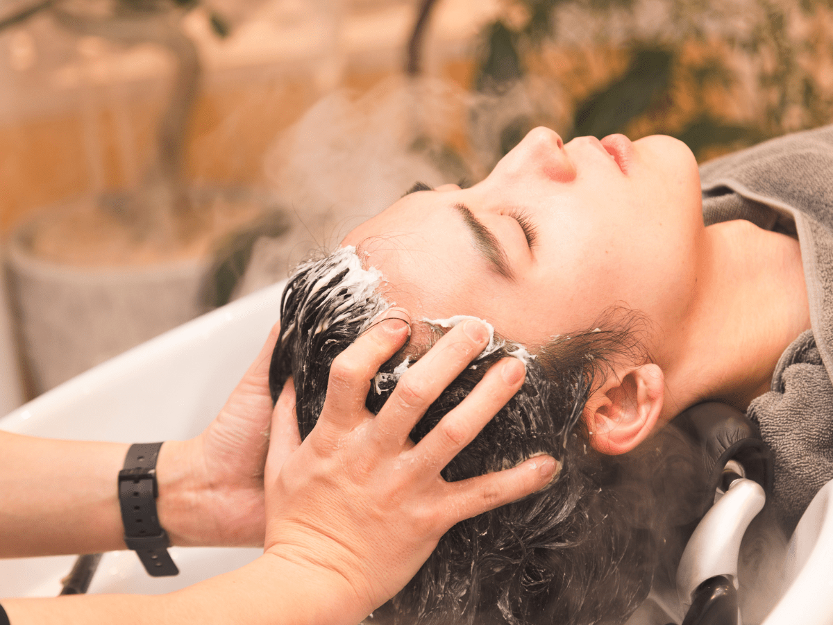 lush spa新宿 ヘアラボ体験 トリートメントの様子