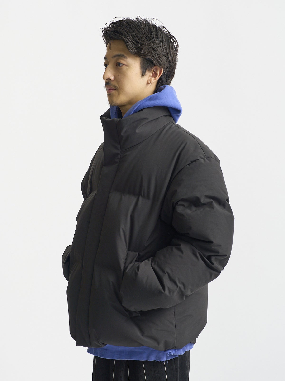 ユニクロダウン お洒落な着こなし サイド