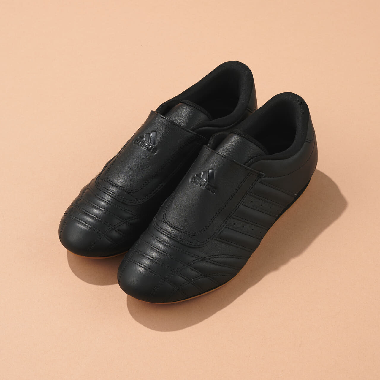 エディターが買ってよかったアディダス オリジナルスの愛用スニーカー「テコンドー」斜め全体像