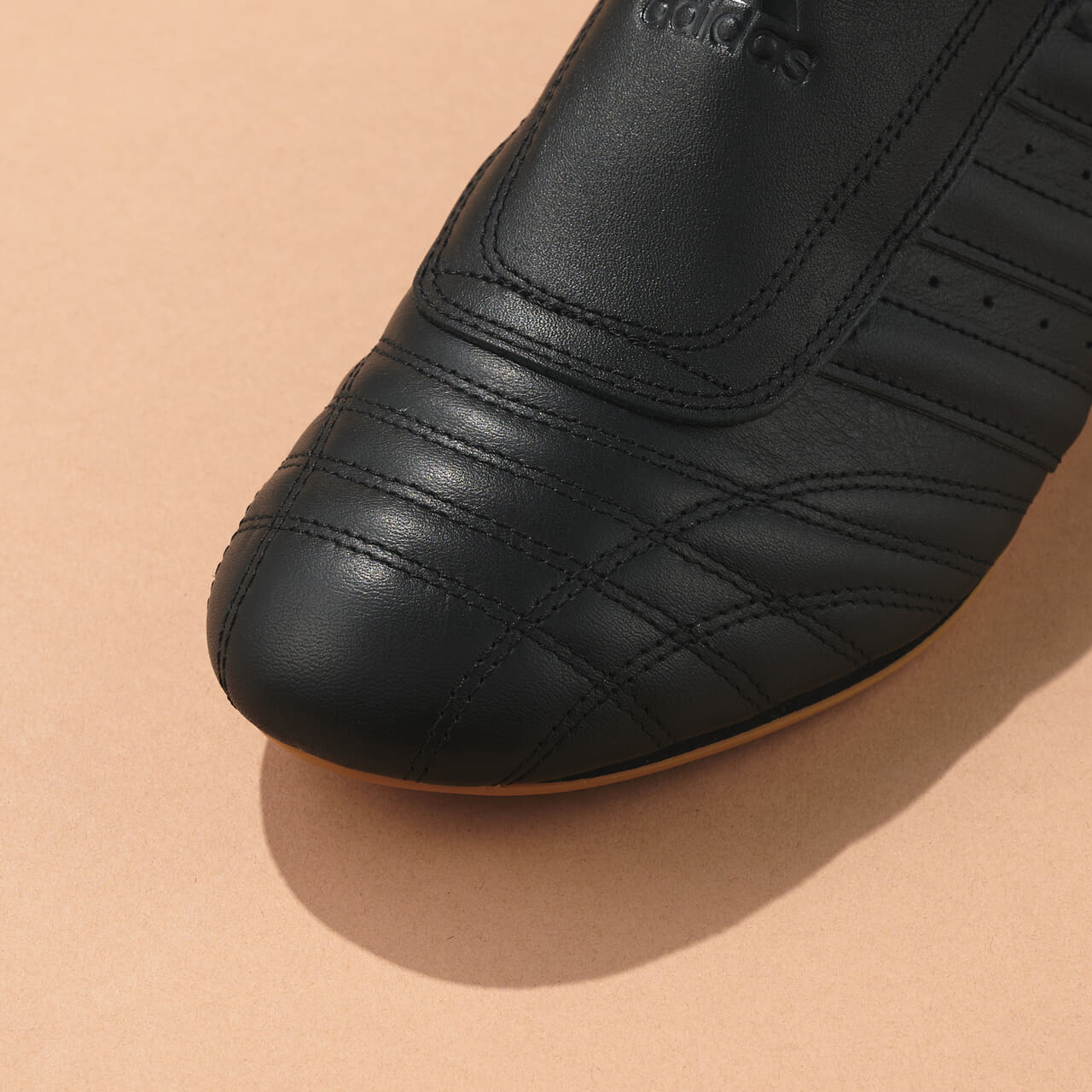 エディターが買ってよかったアディダス オリジナルスの愛用スニーカー「テコンドー」のトゥ