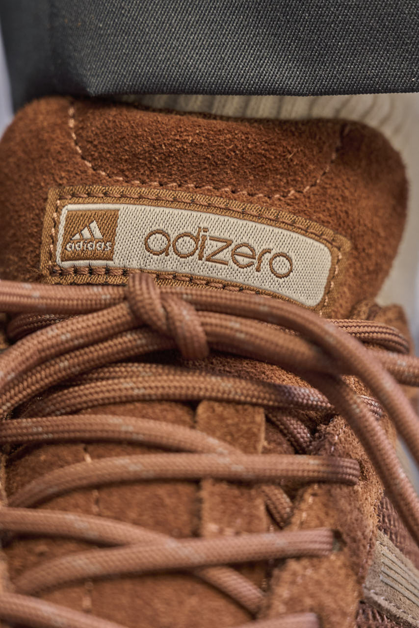 アディゼロのタグ　タテ