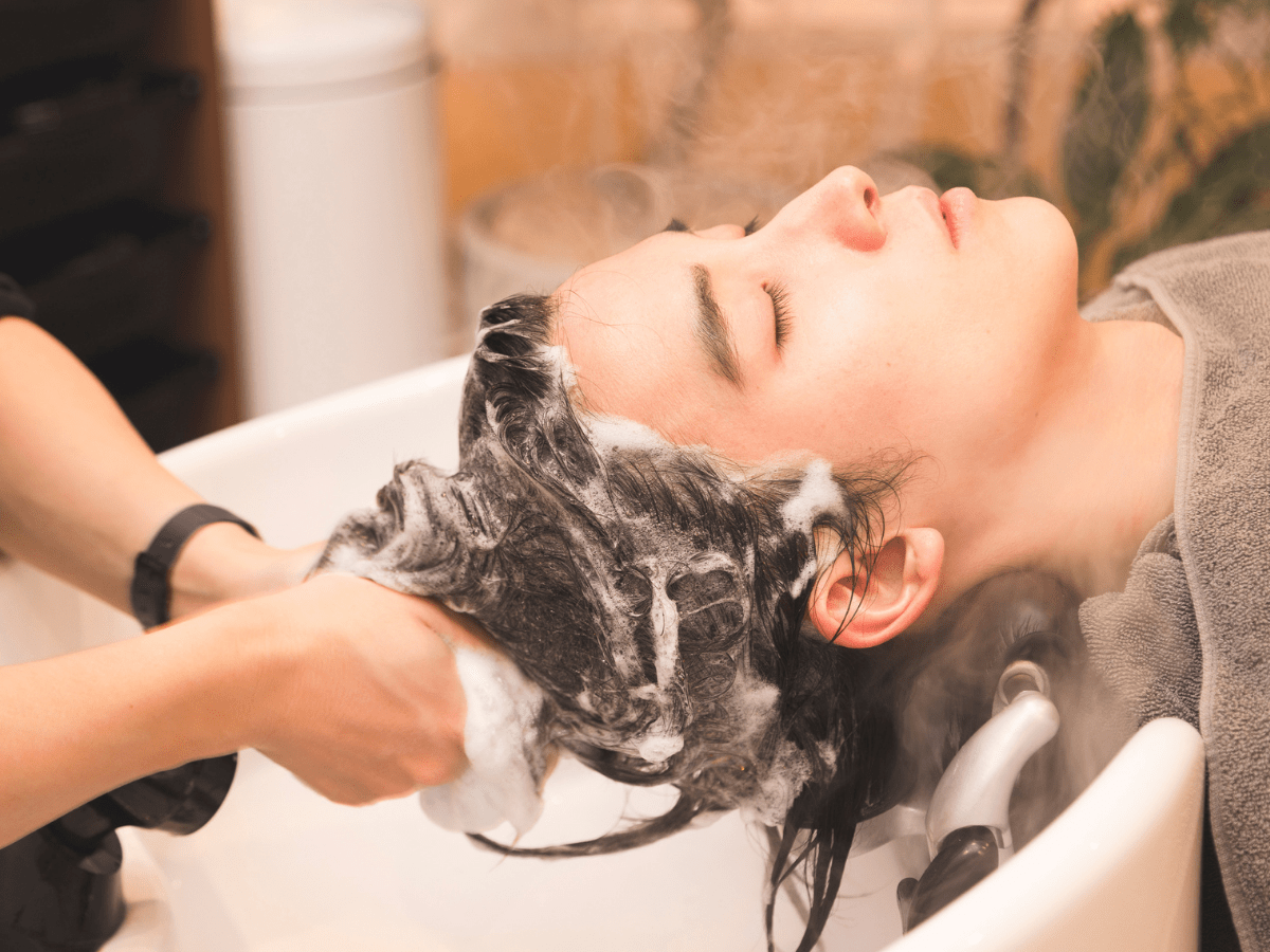 lush spa新宿 ヘアラボ体験 シャンプーの様子