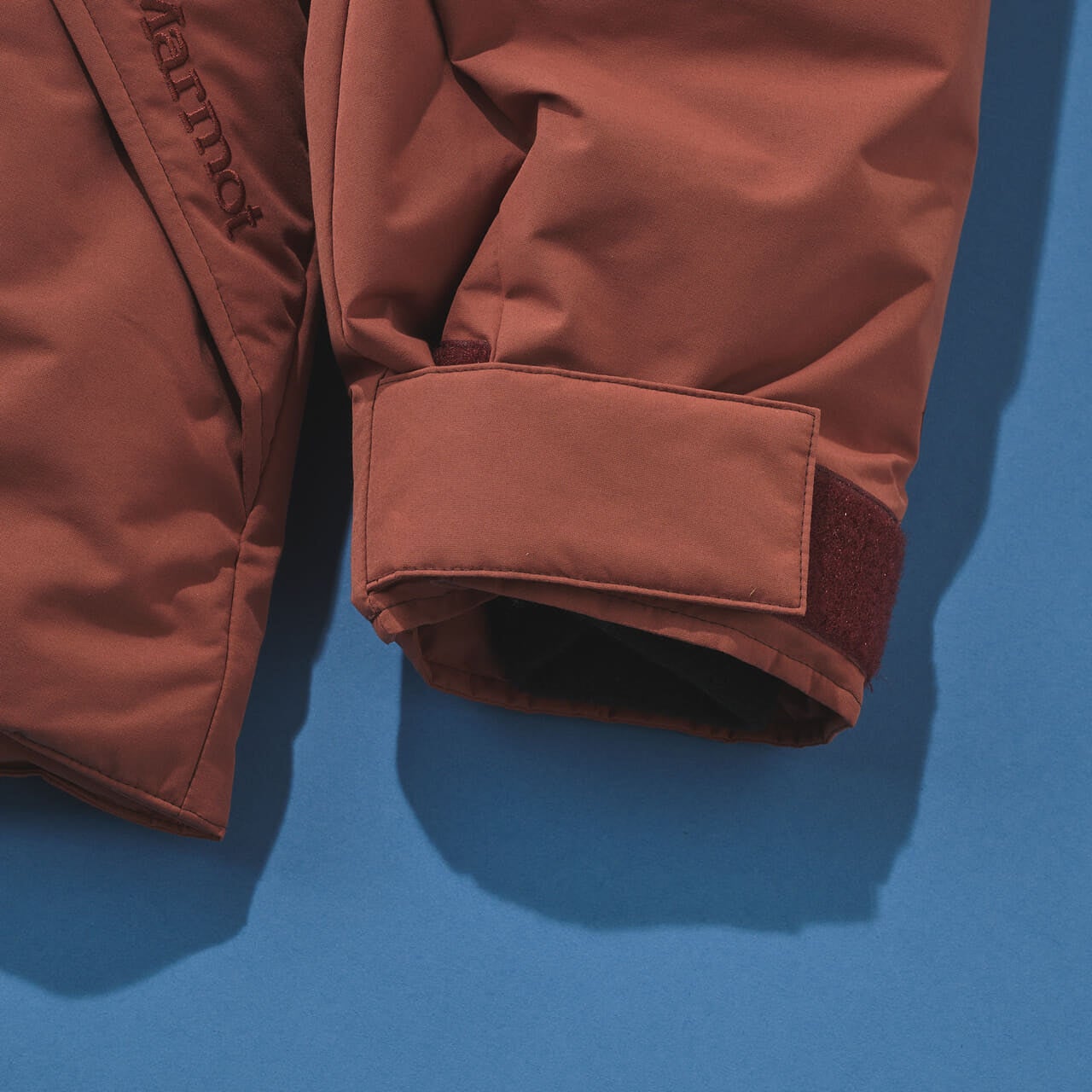 黒じゃないゴアテックスダウンジャケット　Mammoth Down Parka(マンモスダウンパーカ) 　袖