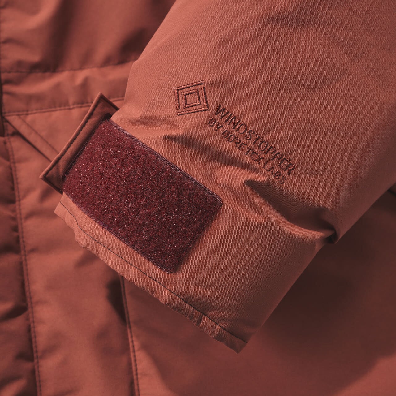 黒じゃないゴアテックスダウンジャケット　Mammoth Down Parka(マンモスダウンパーカ) 　袖アップ