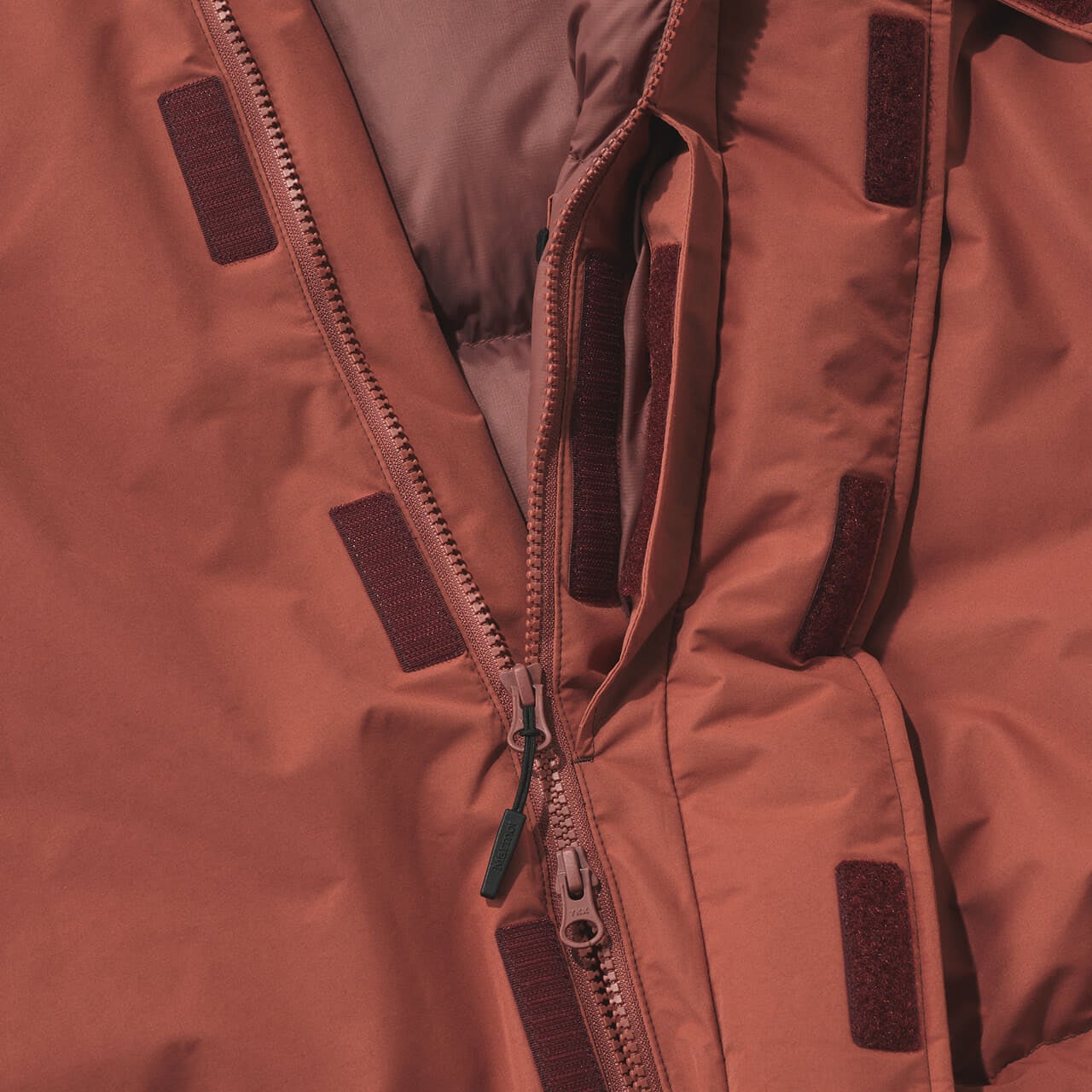 黒じゃないゴアテックスダウンジャケット　Mammoth Down Parka(マンモスダウンパーカ) ファスナー