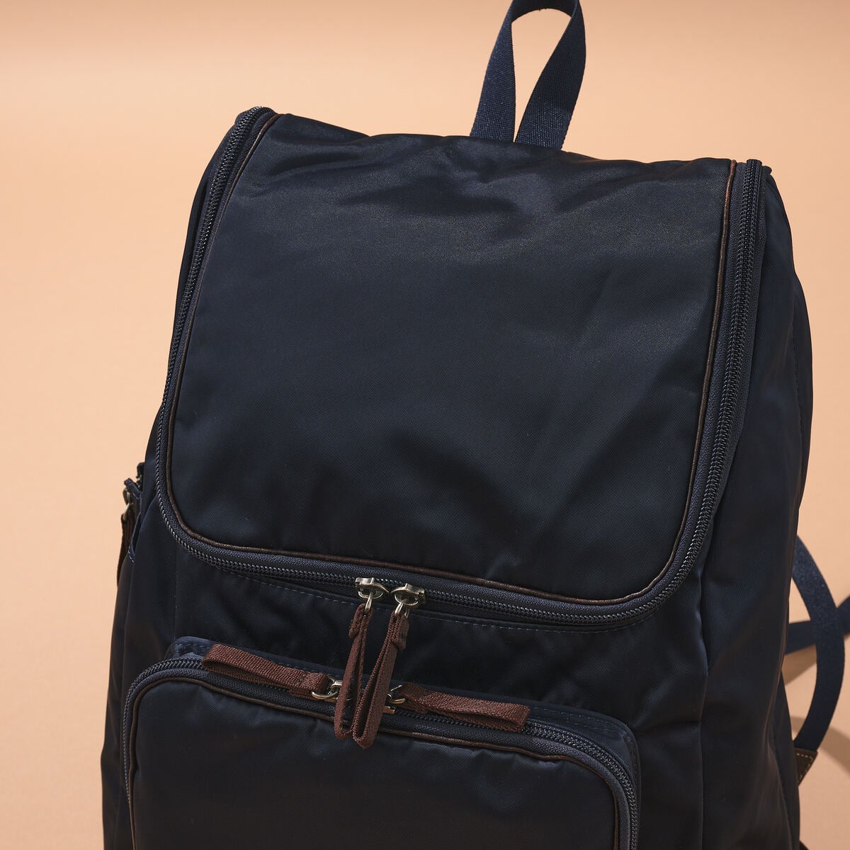 編集者が買ってよかったポーターのPLANシリーズ リュックサックのメインルームのジップ