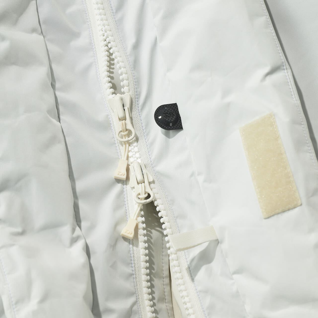 黒じゃないゴアテックス　WINDSTOPPER® EXPEDITION DOWN JACKET　ファスナー