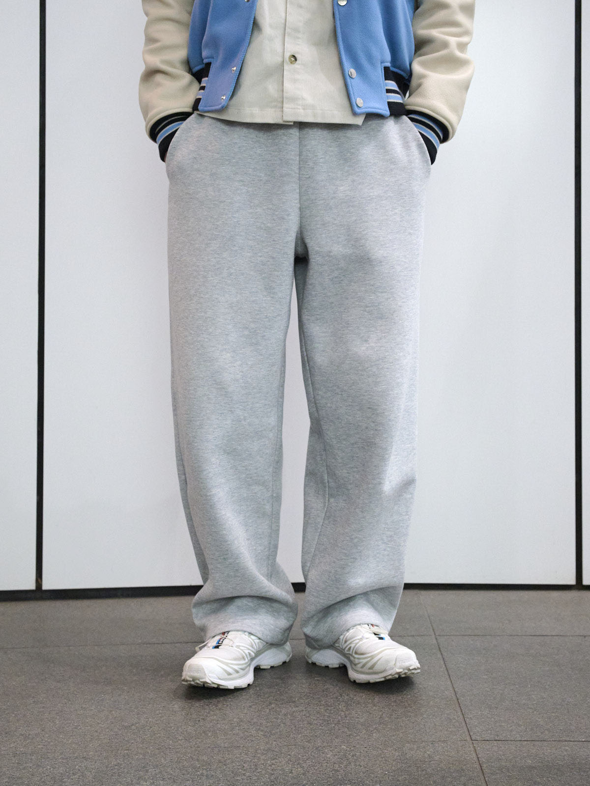 鈴々木響の冬の私服コーディネート＿ユニクロシーのスウェットパンツ