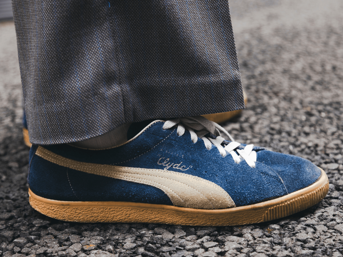 そそ・中澤僚基さんの冬ファッション プーマのスニーカー サイド寄り