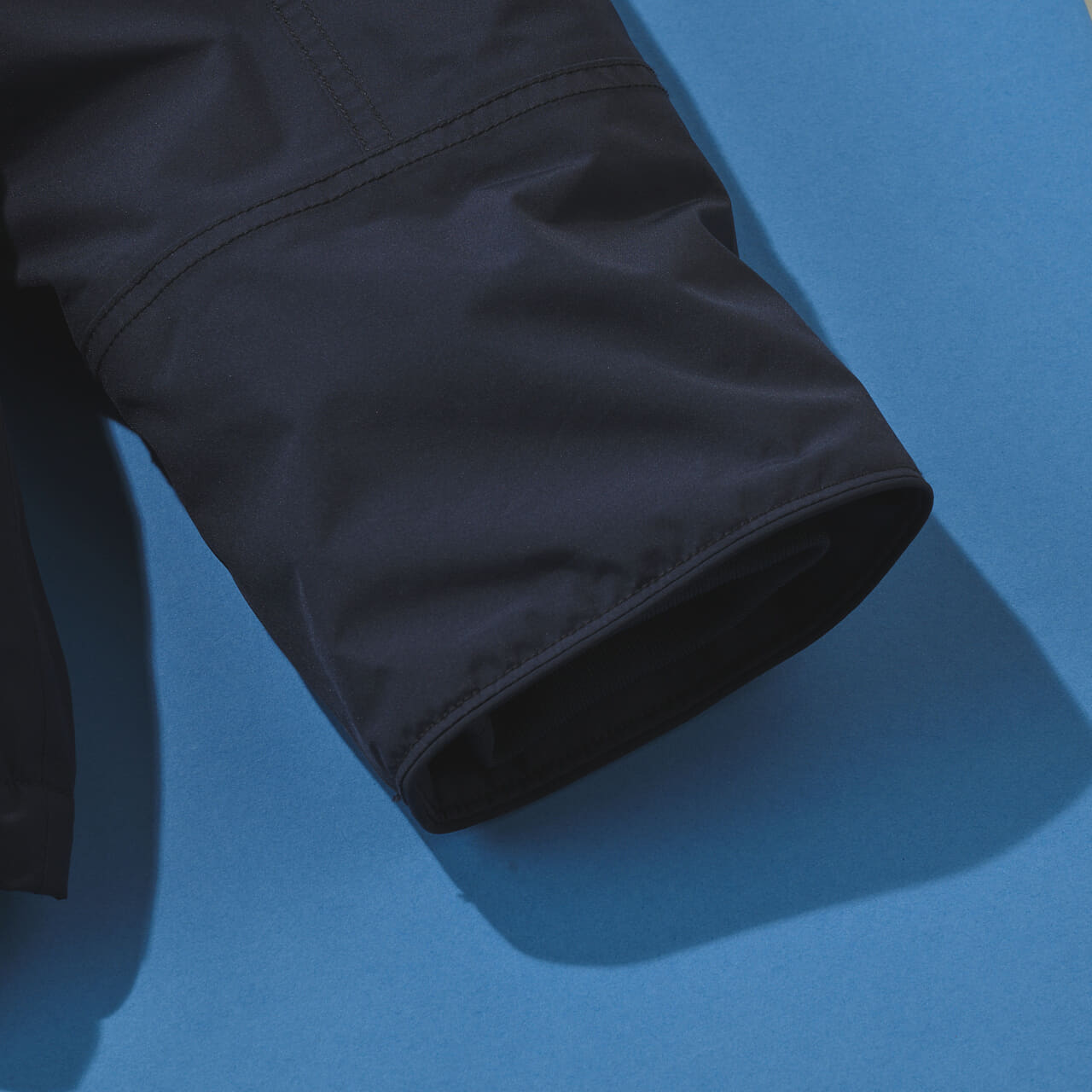 黒じゃないゴアテックスダウン　GORE-TEX Short Down Jacket　袖