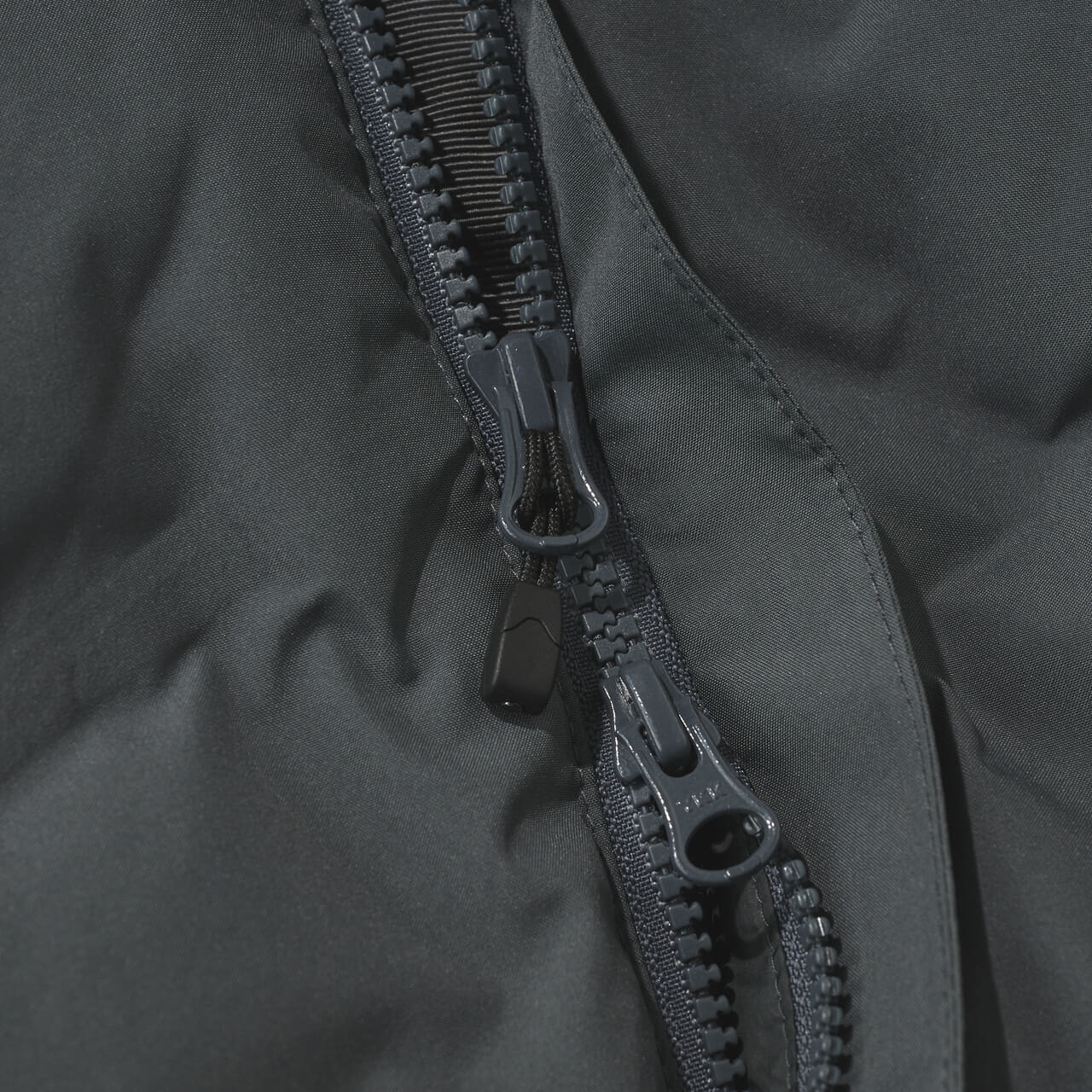 黒じゃないゴアテックスダウン　別注 GORE-TEX WINDSTOPPER DOWN JACKET　ファスナー