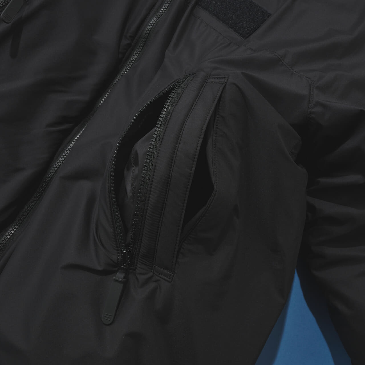 オーの黒い中綿ジャケット/O- Sleepy parka "BLACK"のポケット