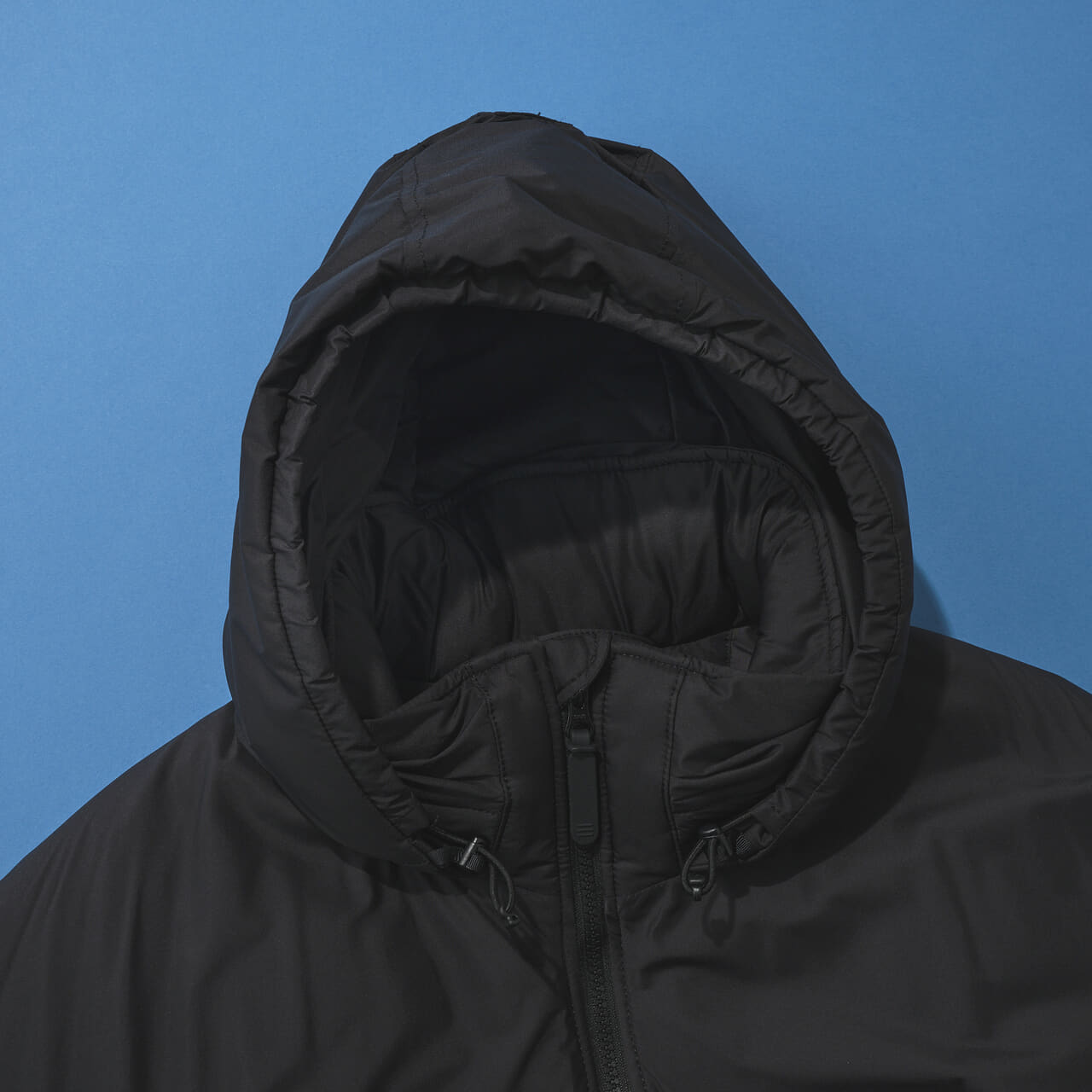 オーの黒い中綿ジャケット/O- Sleepy parka "BLACK"のフード