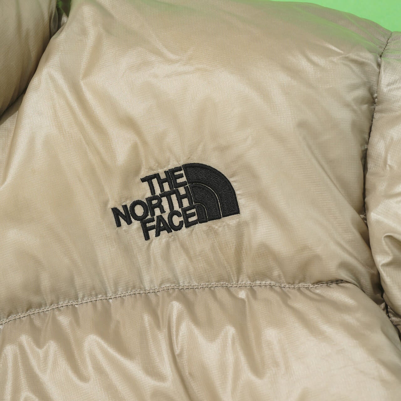 ノースフェイス　ダウン　ロゴ