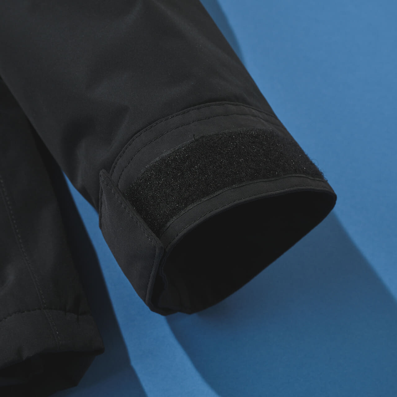 ザ・ノース・フェイスの黒い中綿ジャケット/マウンテンインサレーションジャケットの袖