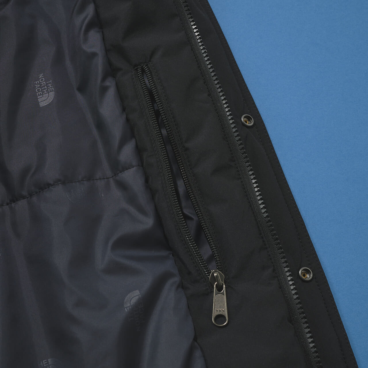 ザ・ノース・フェイスの黒い中綿ジャケット/マウンテンインサレーションジャケットの裏ポケット