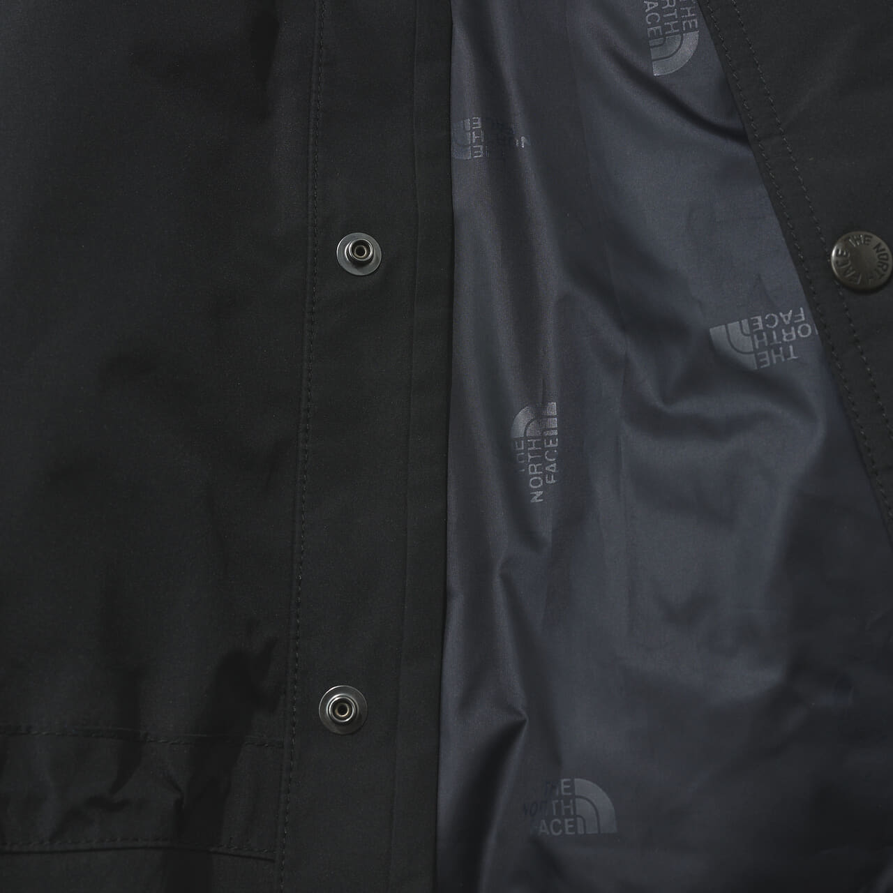ザ・ノース・フェイスの黒い中綿ジャケット/マウンテンインサレーションジャケットの裏地
