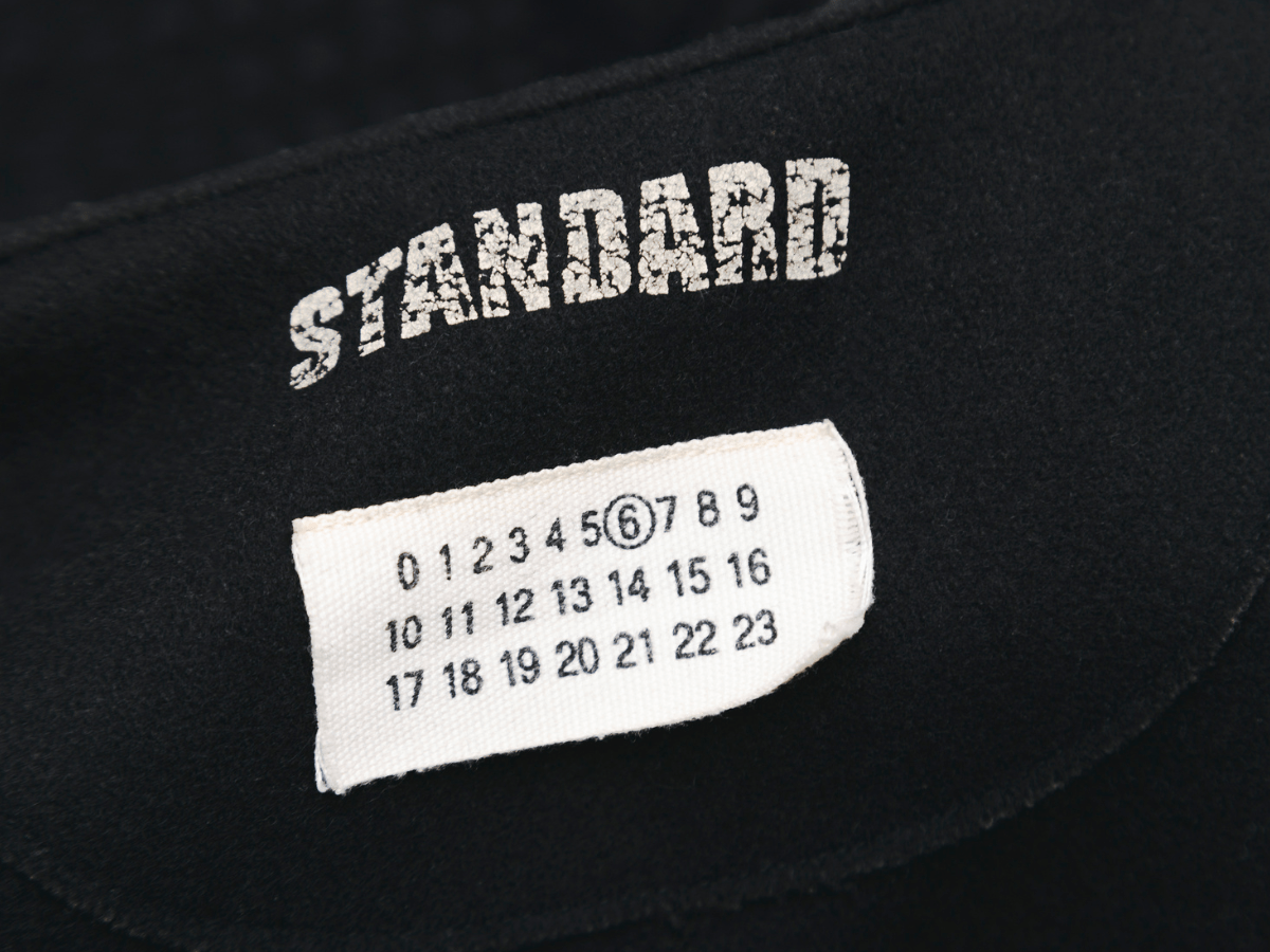 OOOYY・shunkiさんの冬スタイル　マルジェラのアウター　ブランドタグ