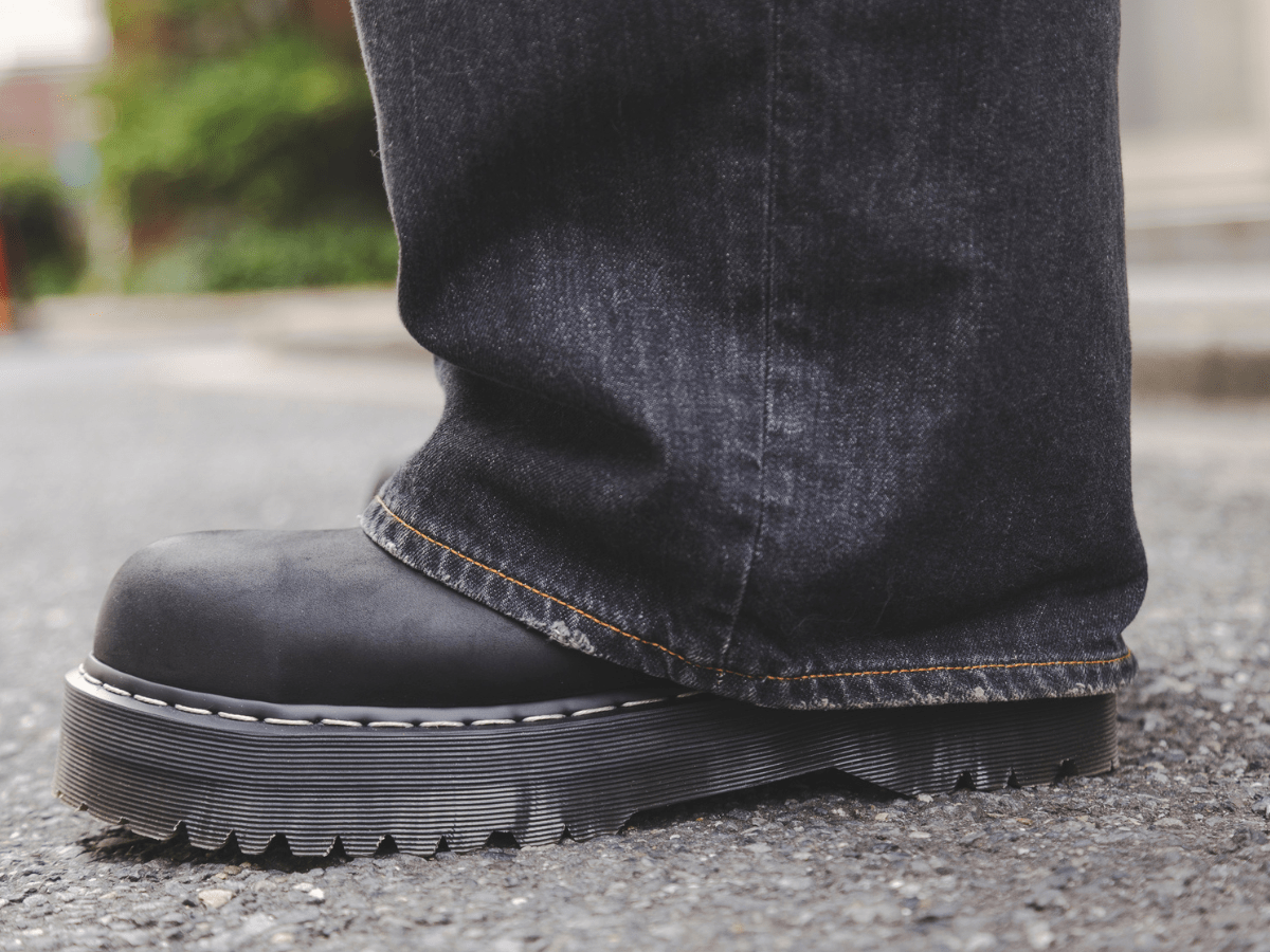 RAF kitasando 遠山 洵さんの冬スタイル マーチンのブーツ サイド