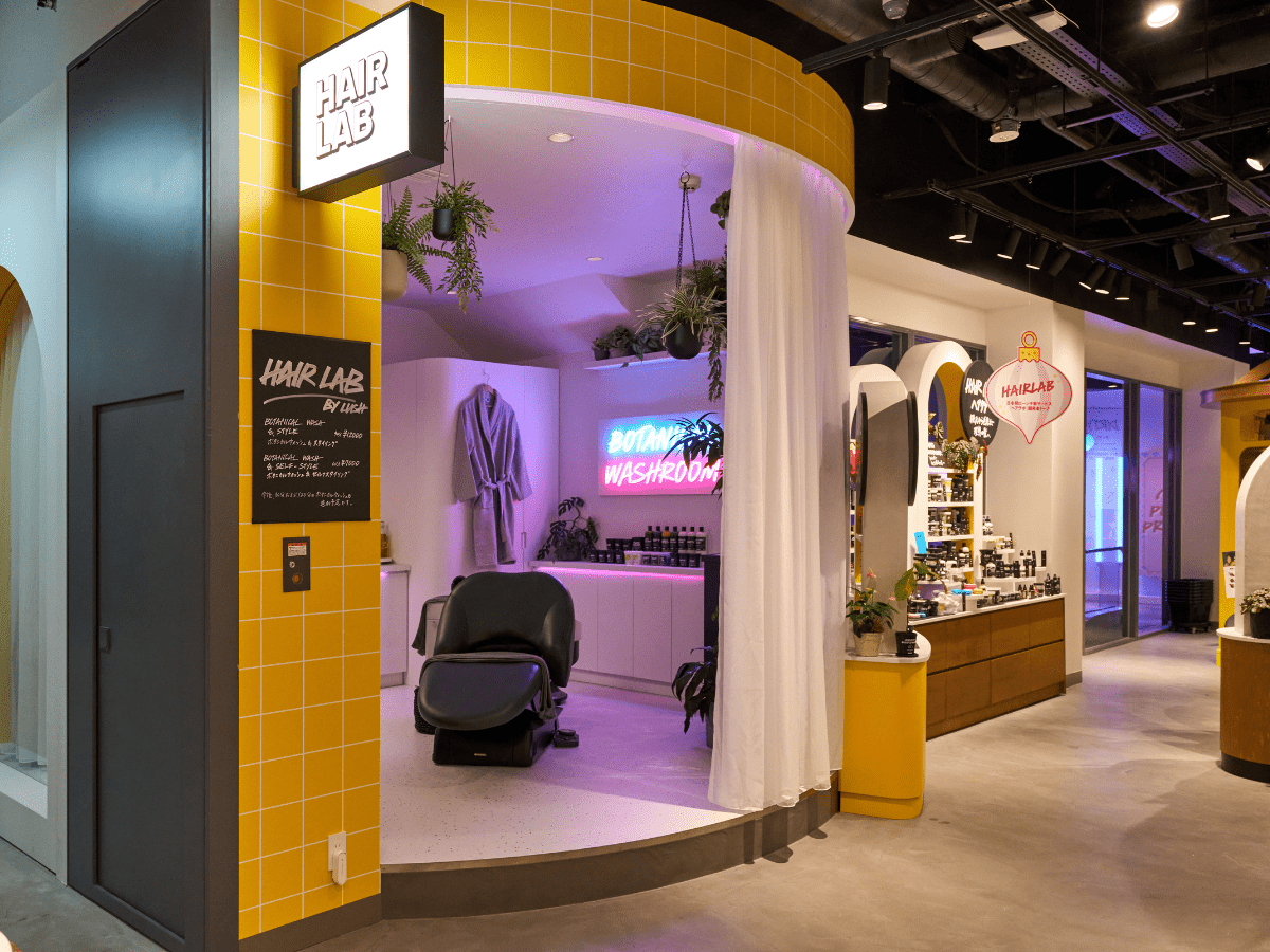 lush ヘアラボ 公式素材 店内