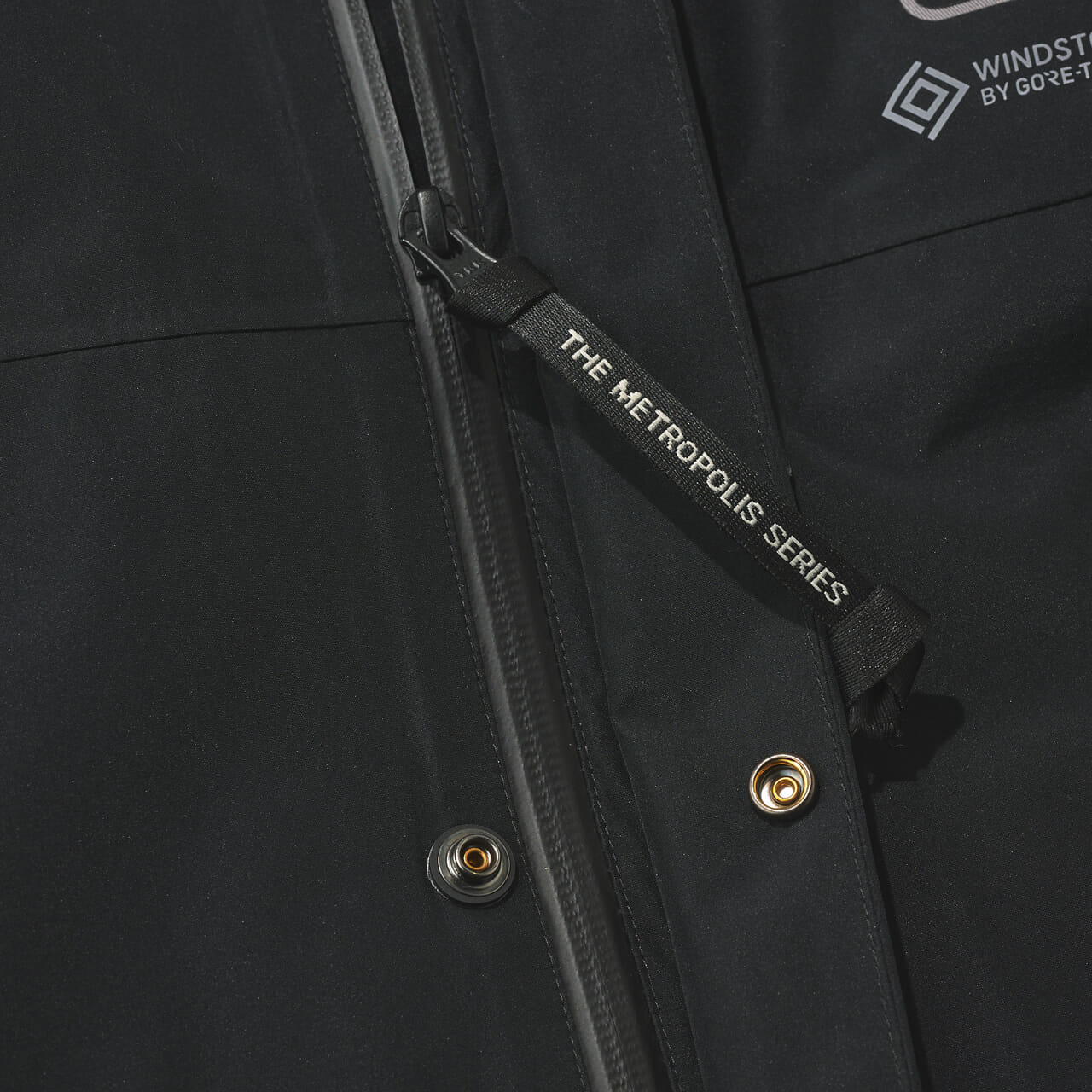 シーピーカンパニー Metropolis Series WINDSTOPPER® by GORE‑TEX LABS Hooded Jacket　黒　ゴアテックス　ダウン　ジッパー