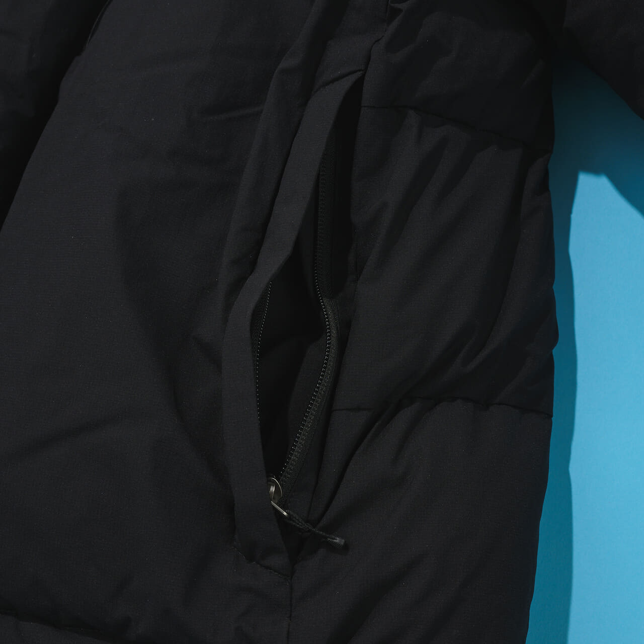 エディターが買ってよかったフルカスタムのザ・ノース・フェイスの黒ダウン／バルトロのサイドポケット