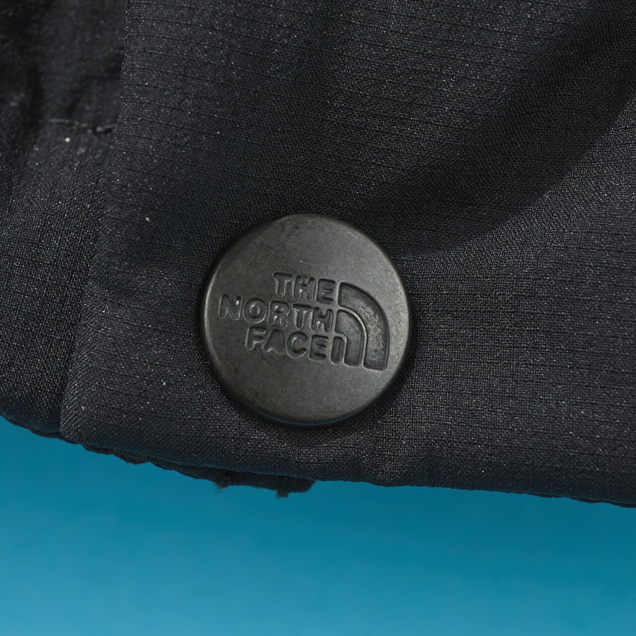 エディターが買ってよかったフルカスタムのザ・ノース・フェイスの黒ダウン／バルトロのボタン