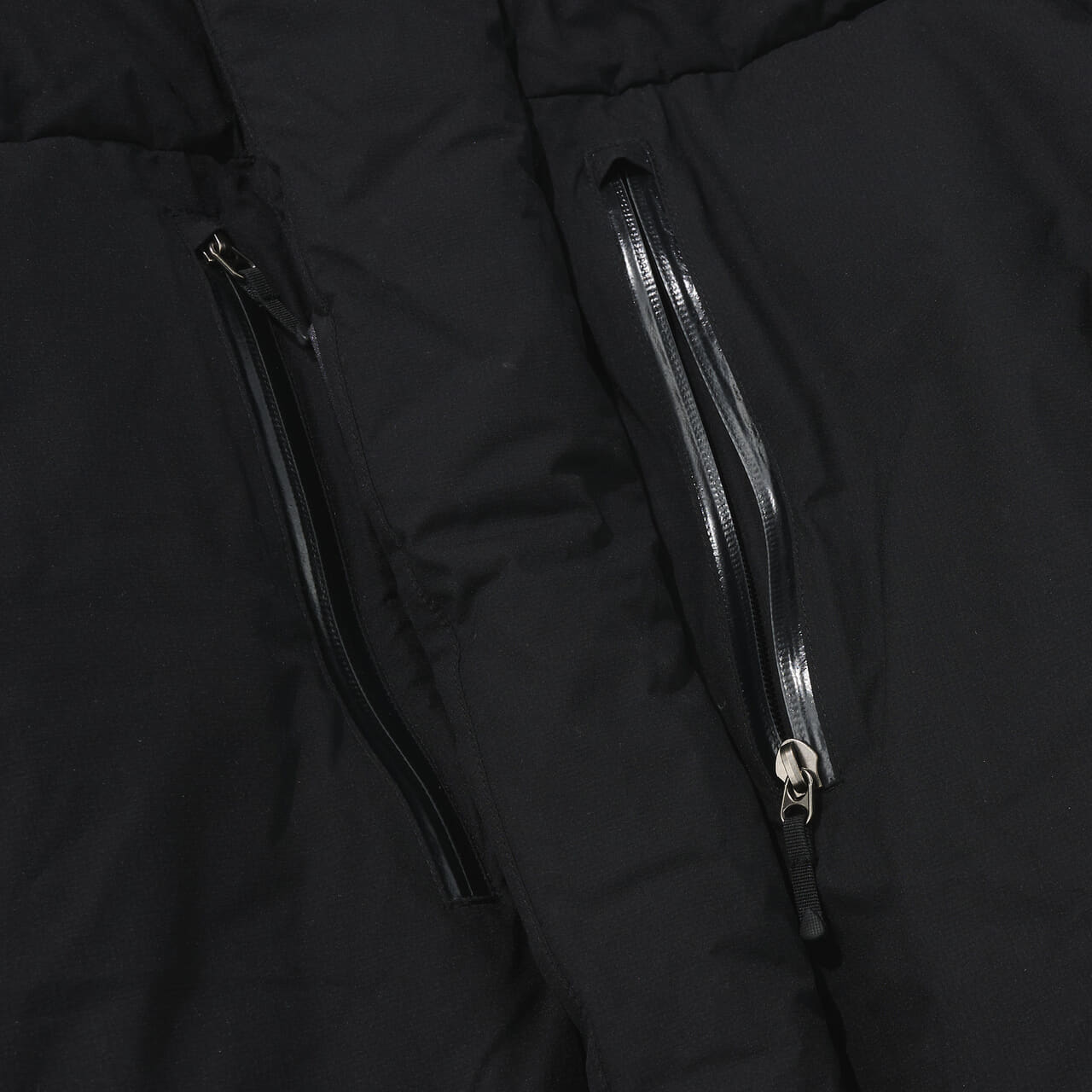 エディターが買ってよかったフルカスタムのザ・ノース・フェイスの黒ダウン／バルトロのファスナー