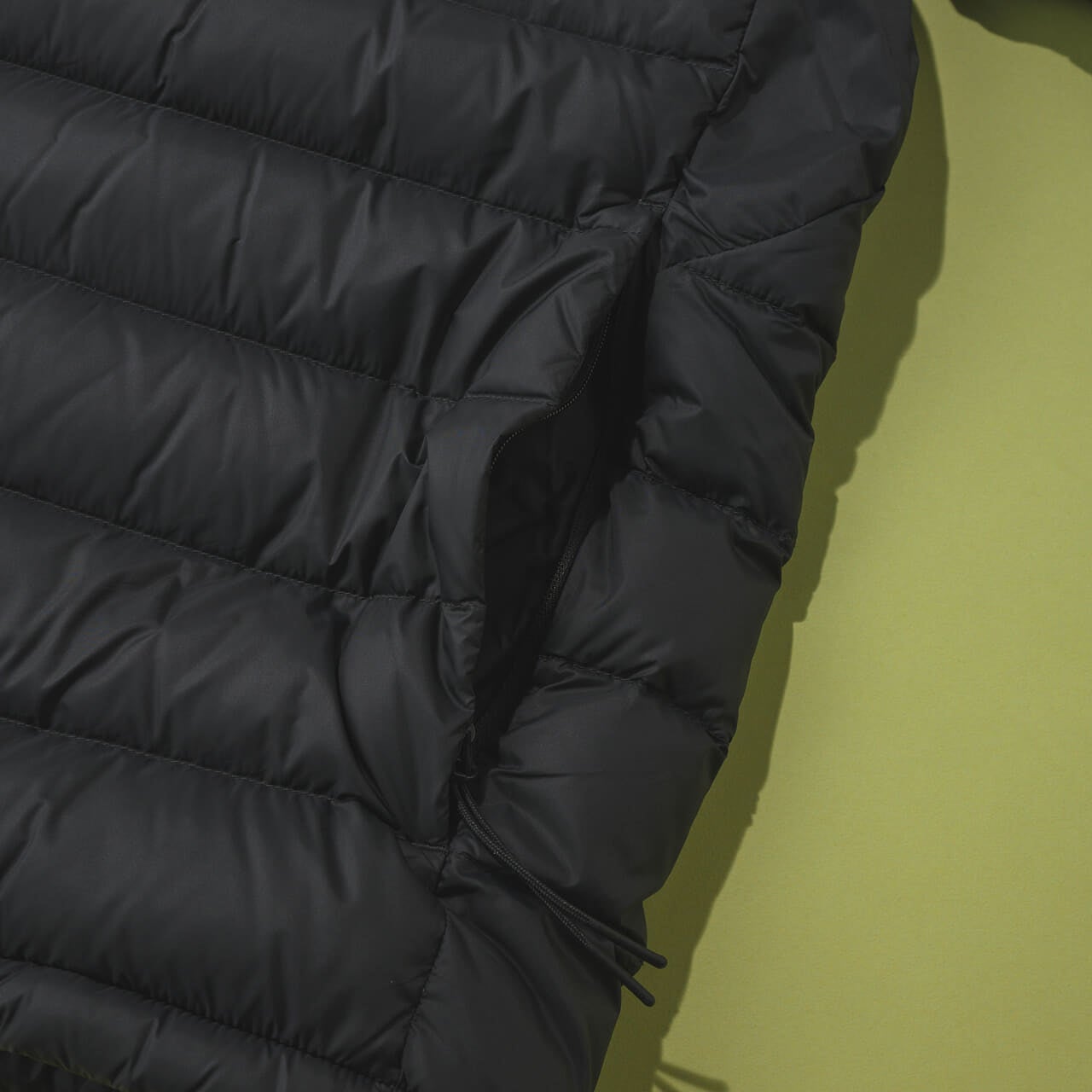 シーピーカンパニー Metropolis Series WINDSTOPPER® by GORE‑TEX LABS Hooded Jacket　黒　ゴアテックス　ダウンライナー　ポケット