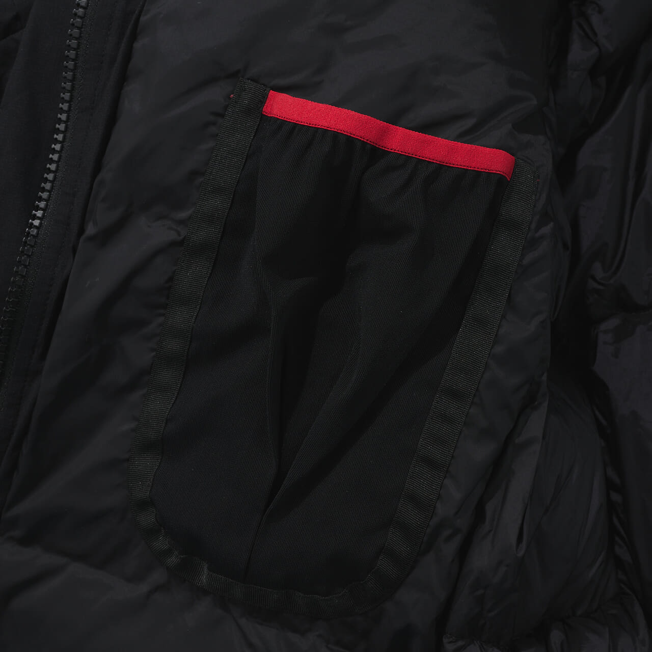 エディターが買ってよかったフルカスタムのザ・ノース・フェイスの黒ダウン／バルトロの内ポケット