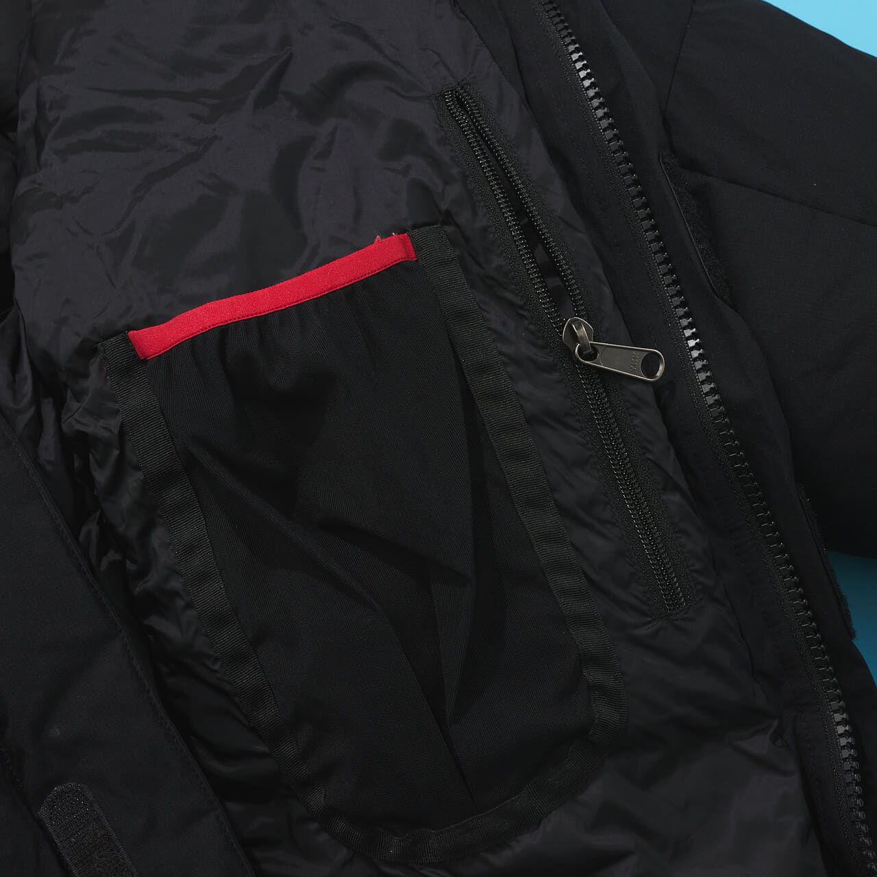 エディターが買ってよかったフルカスタムのザ・ノース・フェイスの黒ダウン／バルトロの内ポケット　ファスナー