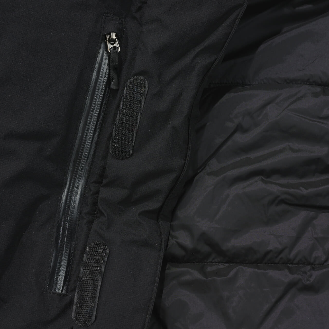 エディターが買ってよかったフルカスタムのザ・ノース・フェイスの黒ダウン／バルトロのジップと袖