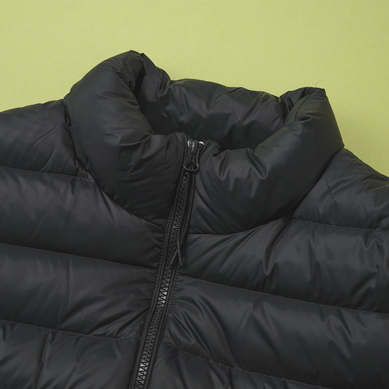 シーピーカンパニー Metropolis Series WINDSTOPPER® by GORE‑TEX LABS Hooded Jacket　黒　ゴアテックス　ダウンライナー　襟元