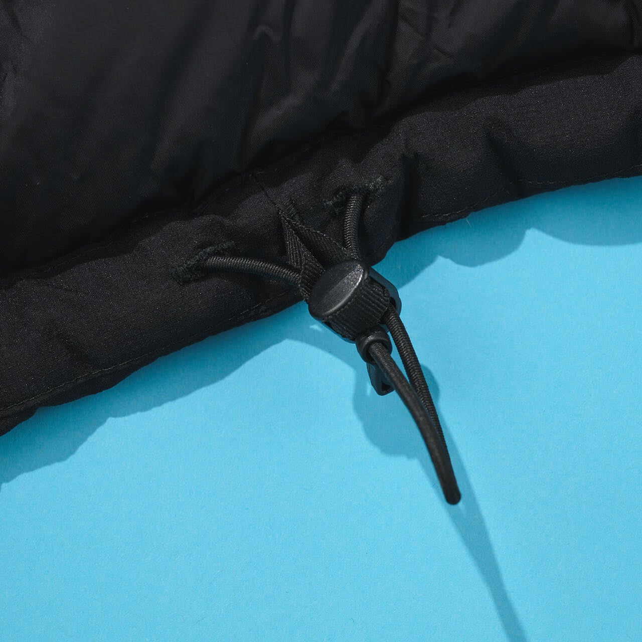 エディターが買ってよかったフルカスタムのザ・ノース・フェイスの黒ダウン／バルトロのドローコード