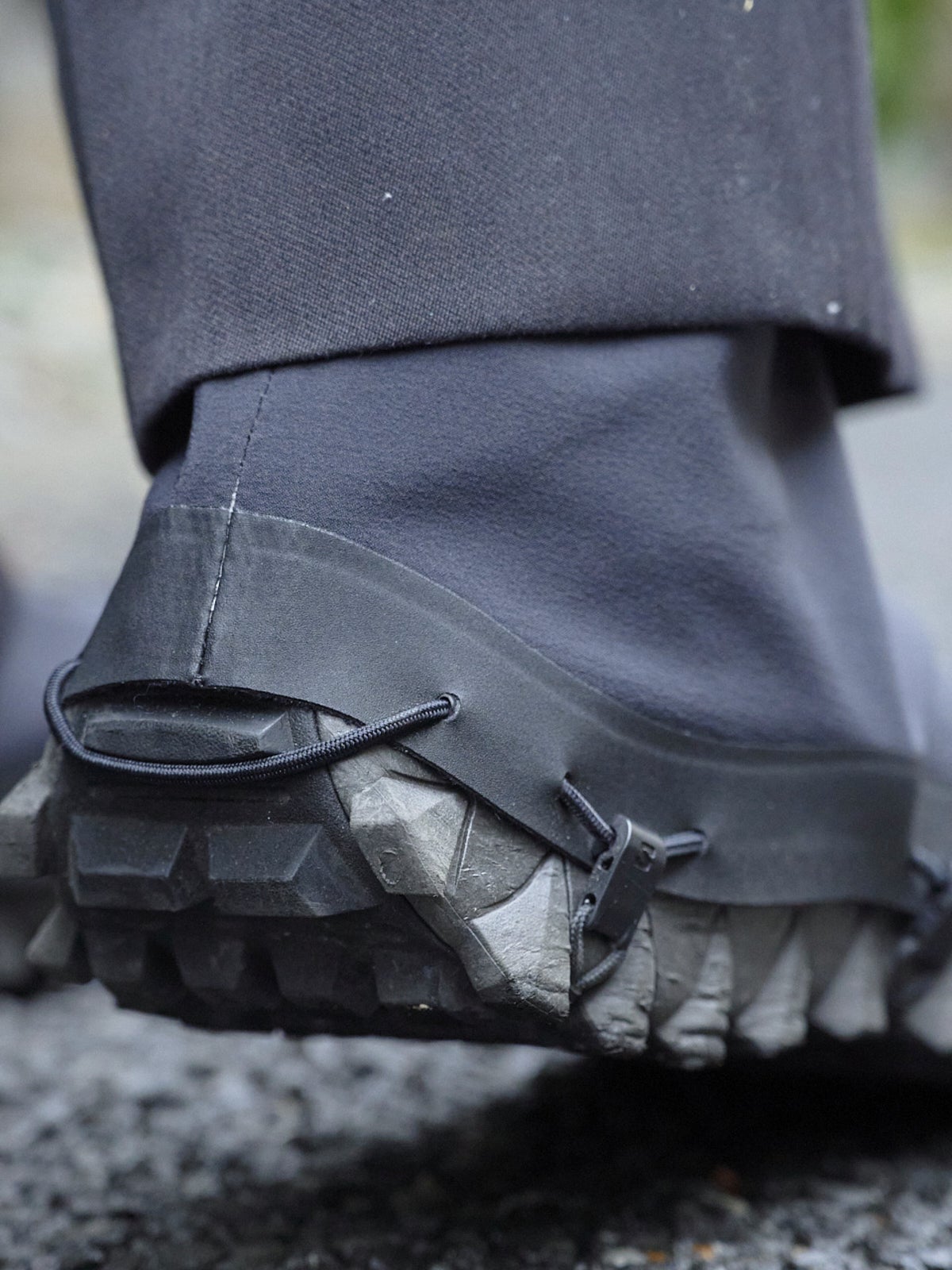 サロモン　スニーカー　ヒールカウンター