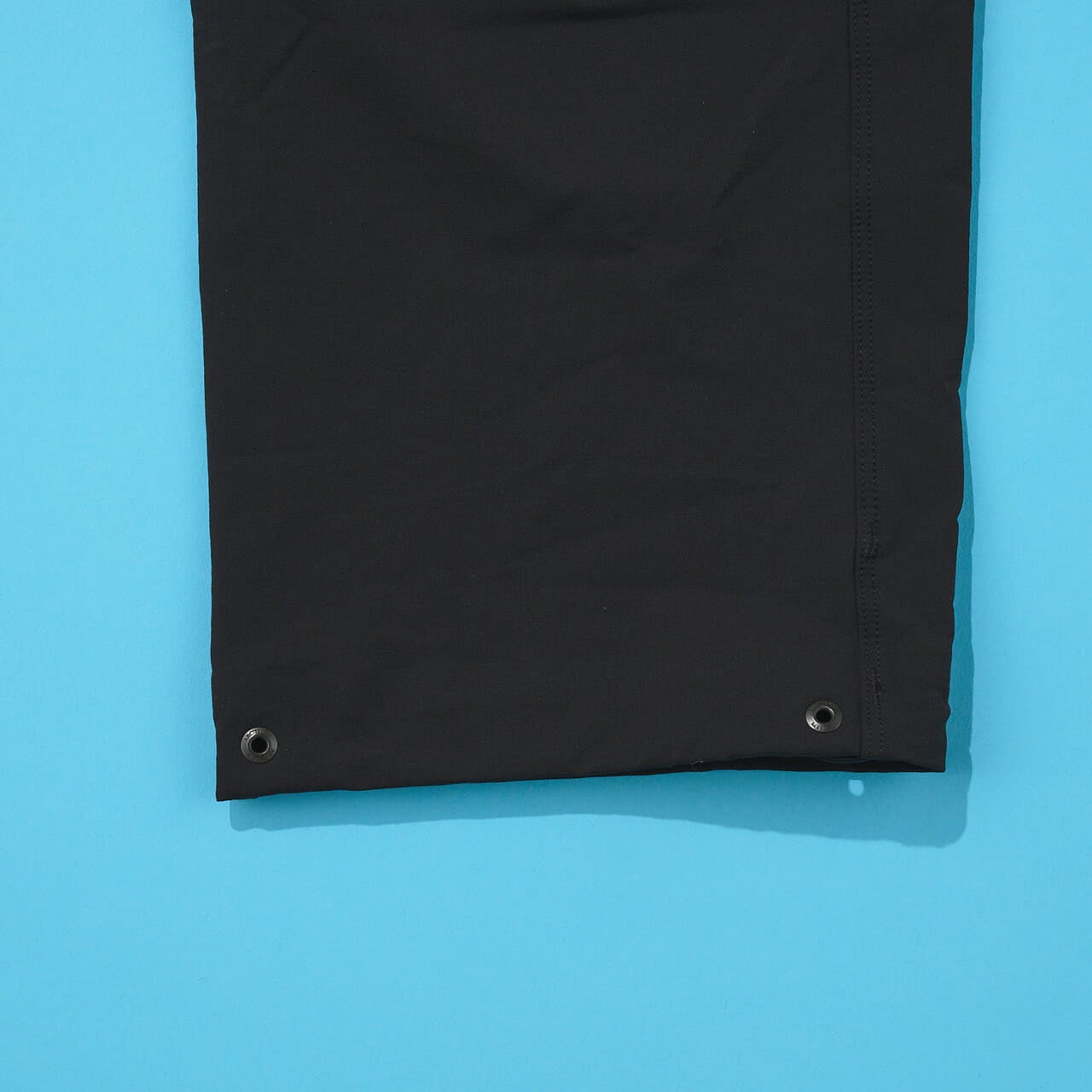 エディターが買ってよかったアークテリクスの愛用パンツ/ガンマ パンツ メンズの裾