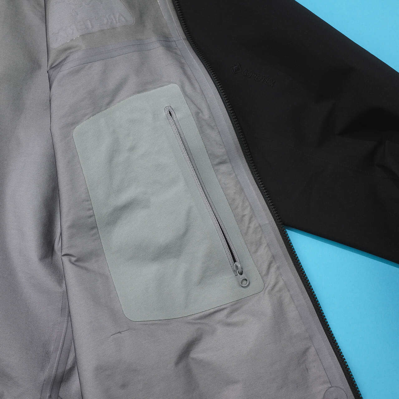 エディターが買ってよかったアークテリクスのゴアテックスなベータジャケットの内側ポケット