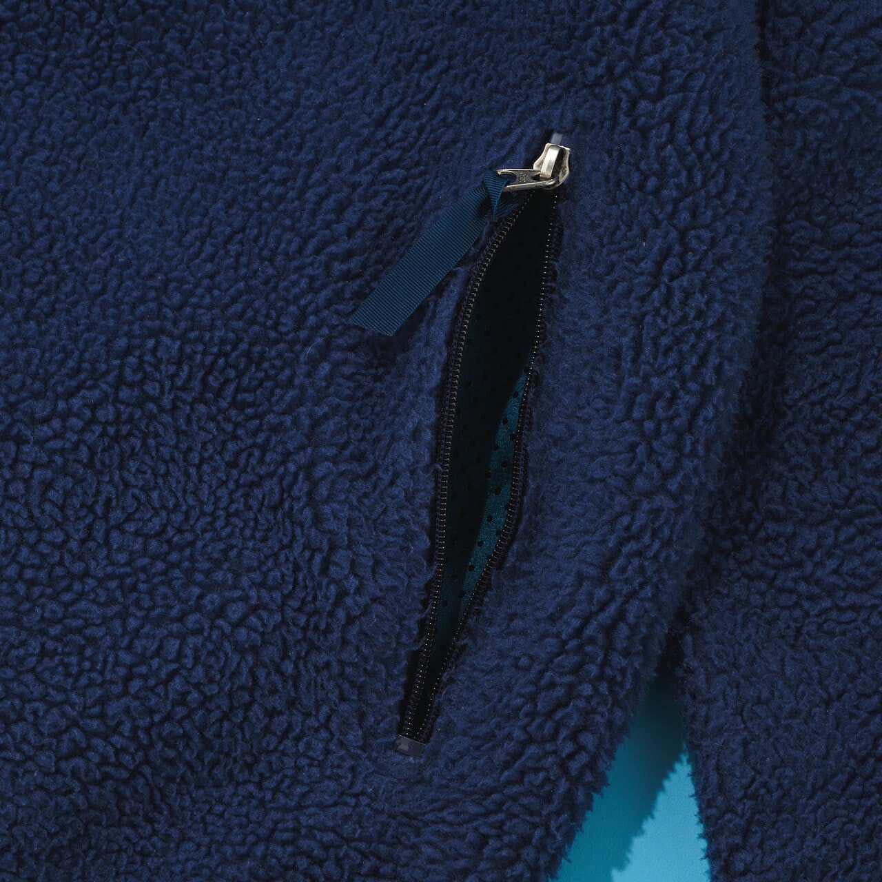 エディターが買ってよかったパタゴニアのフリース/ベビーレトロカーディガンのサイドポケット