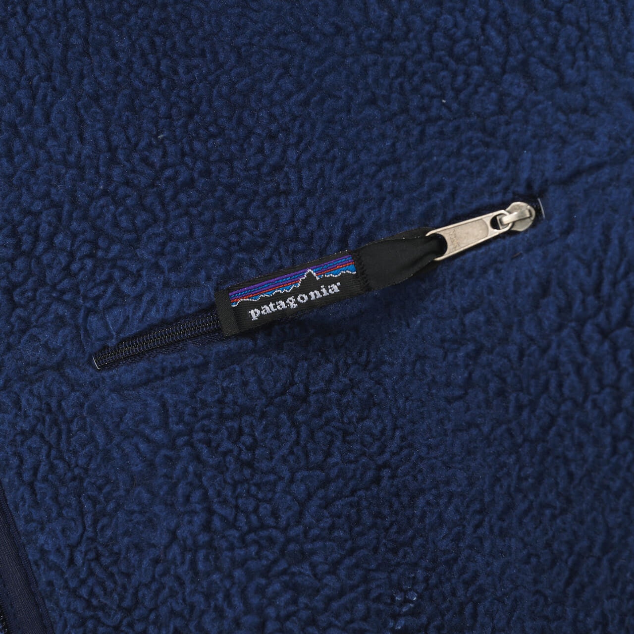 エディターが買ってよかったパタゴニアのフリース/ベビーレトロカーディガンのジップ