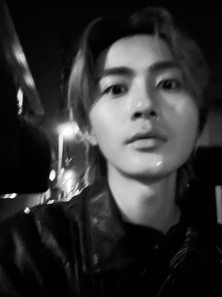 メンズノンノモデル髙橋大翔の写真。モノクロで、顔がアップで写っている。