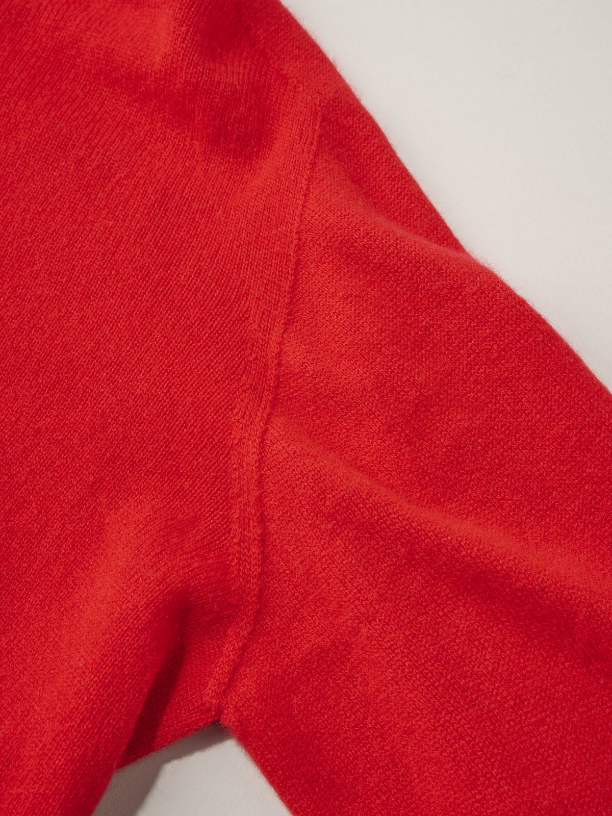 SHIPS、WG CASHMERE CREW NECK red、袖切替