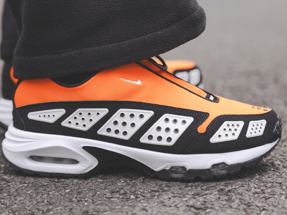 je suis heureuse MAYUさんの冬スタイル　ナイキのスニーカー　サイド