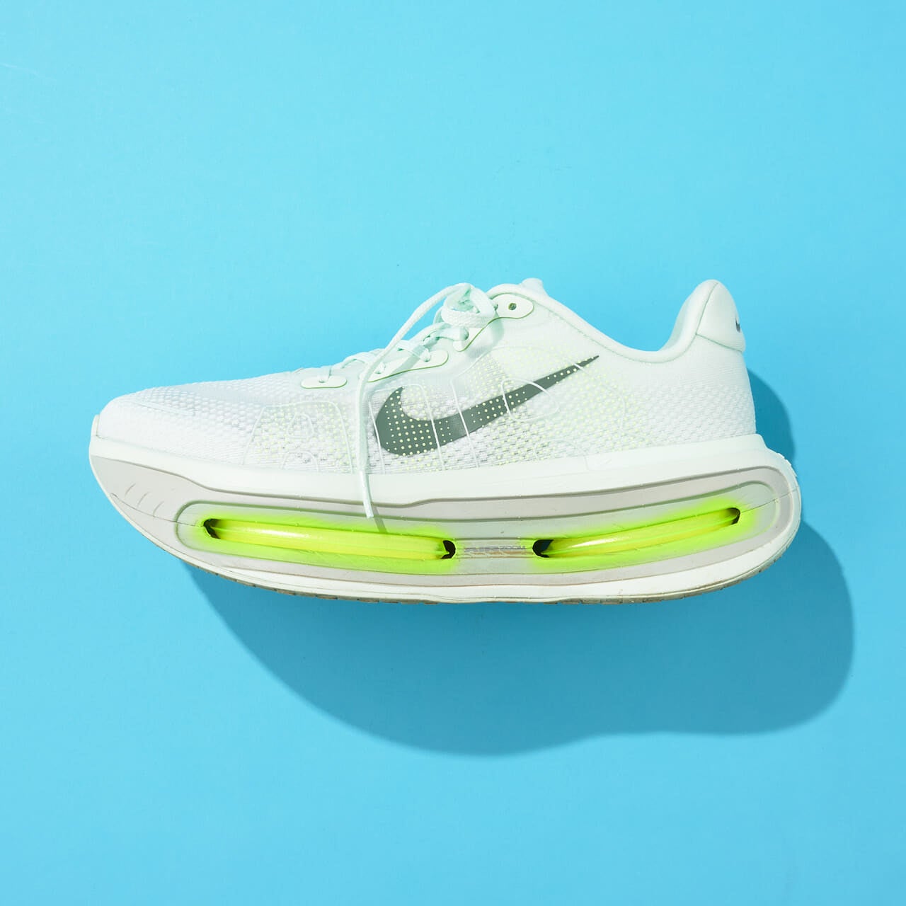 エディターが買ってよかったナイキの愛用ランニングシューズ/ボメロ プレミアムのサイドロゴ