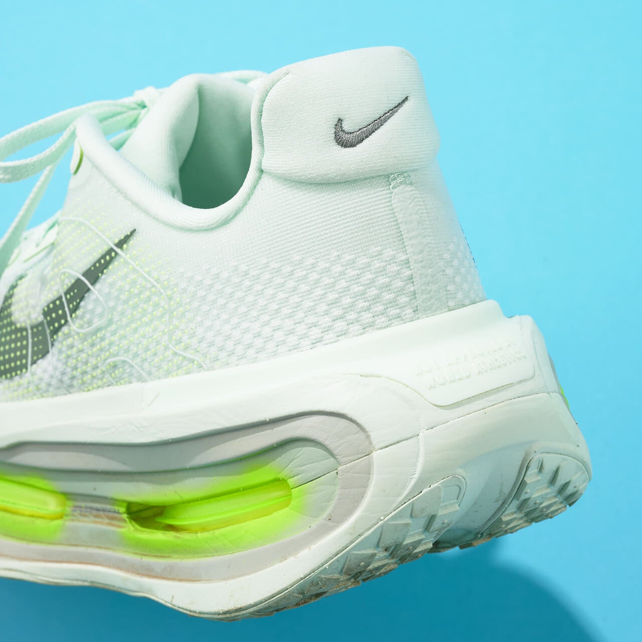 エディターが買ってよかったナイキの愛用ランニングシューズ/ボメロ プレミアムのヒール寄り