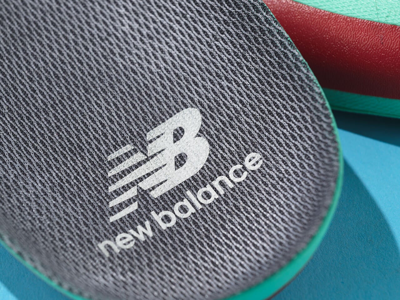 ニューバランスの愛用インソール　サポーティブリバウンドインソールのロゴ