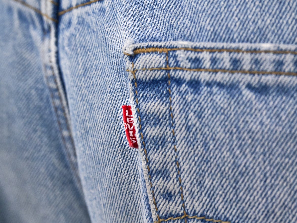 リーバイス&reg;のジーンズの赤タブ