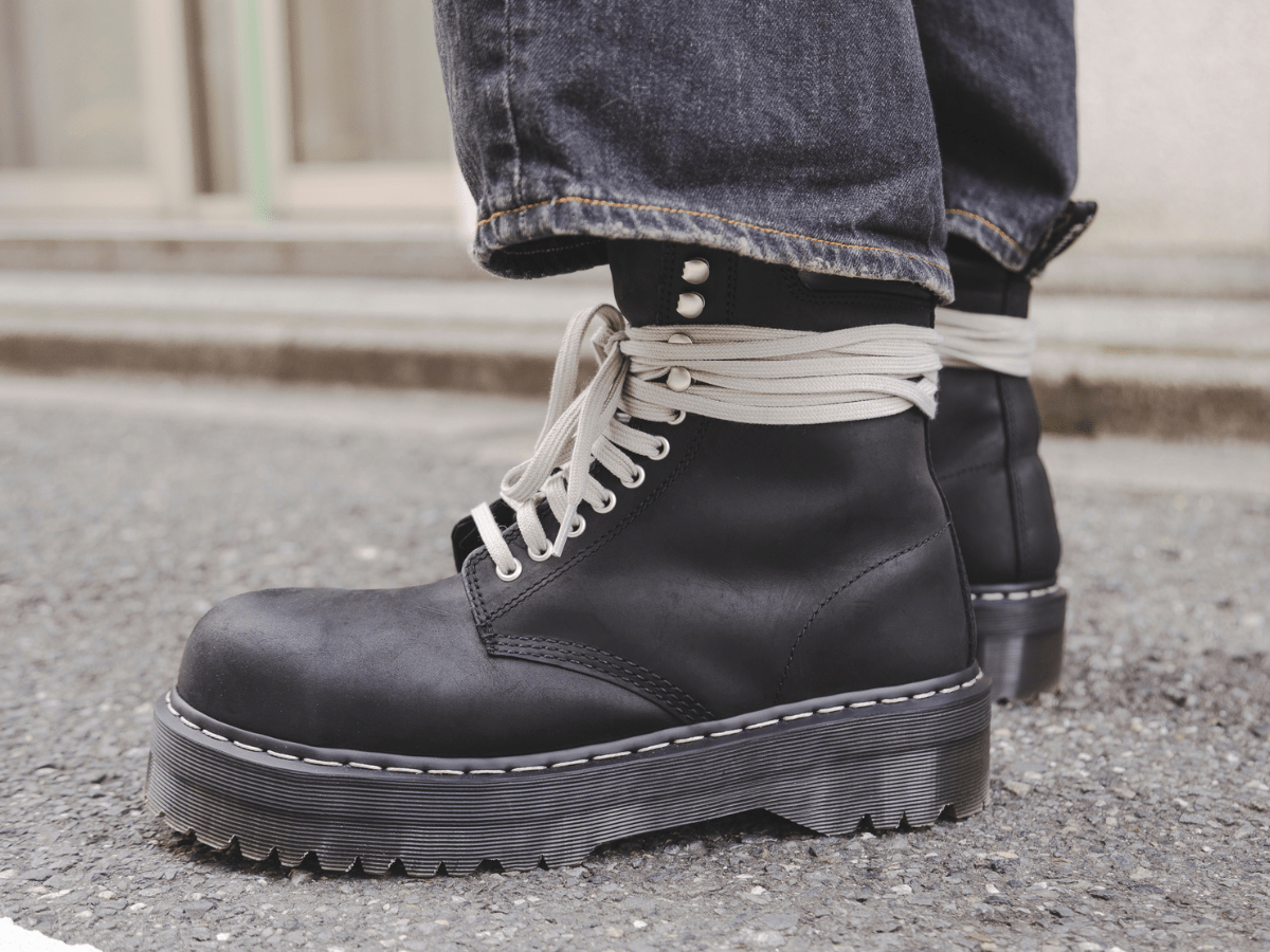 RAF kitasando 遠山 洵さんの冬スタイル マーチンのブーツ サイド全体