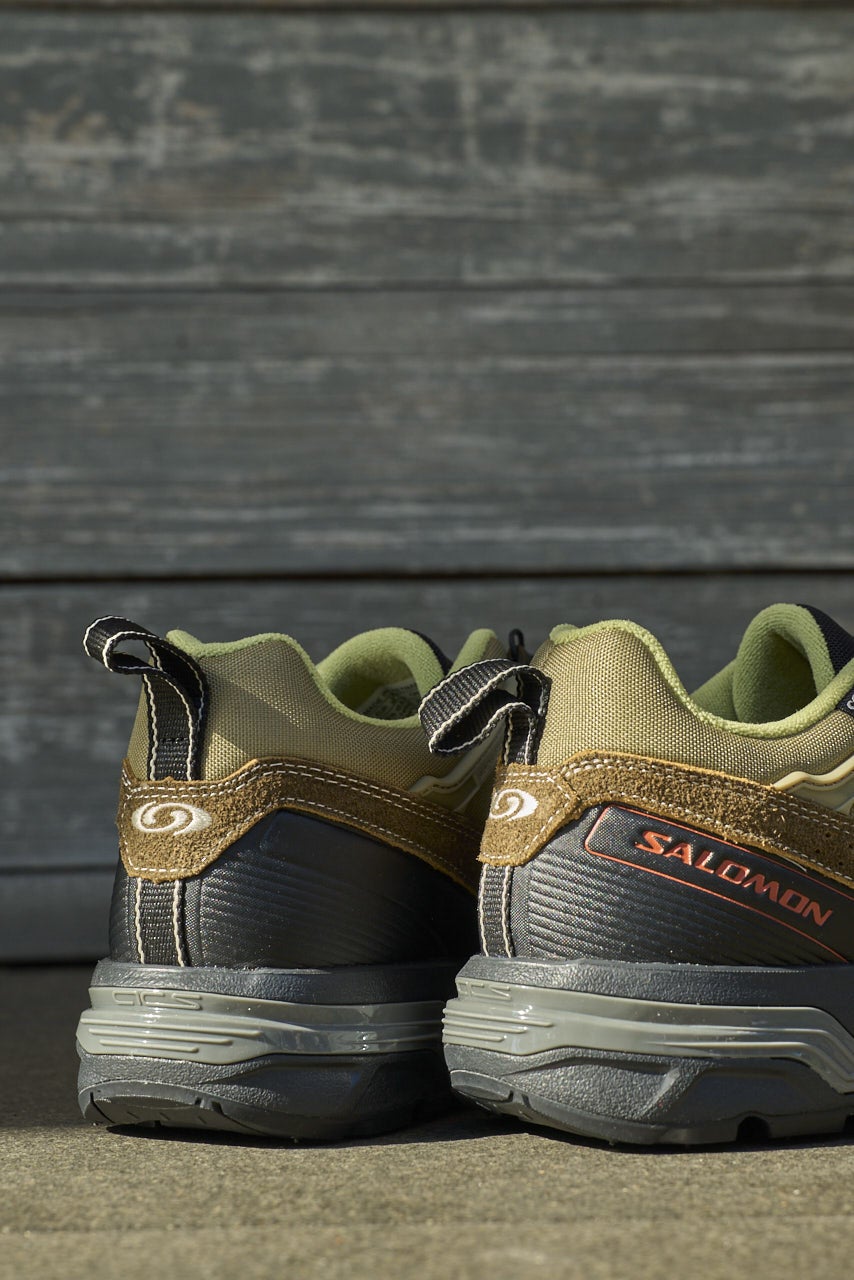 サロモンのスニーカー　かかと